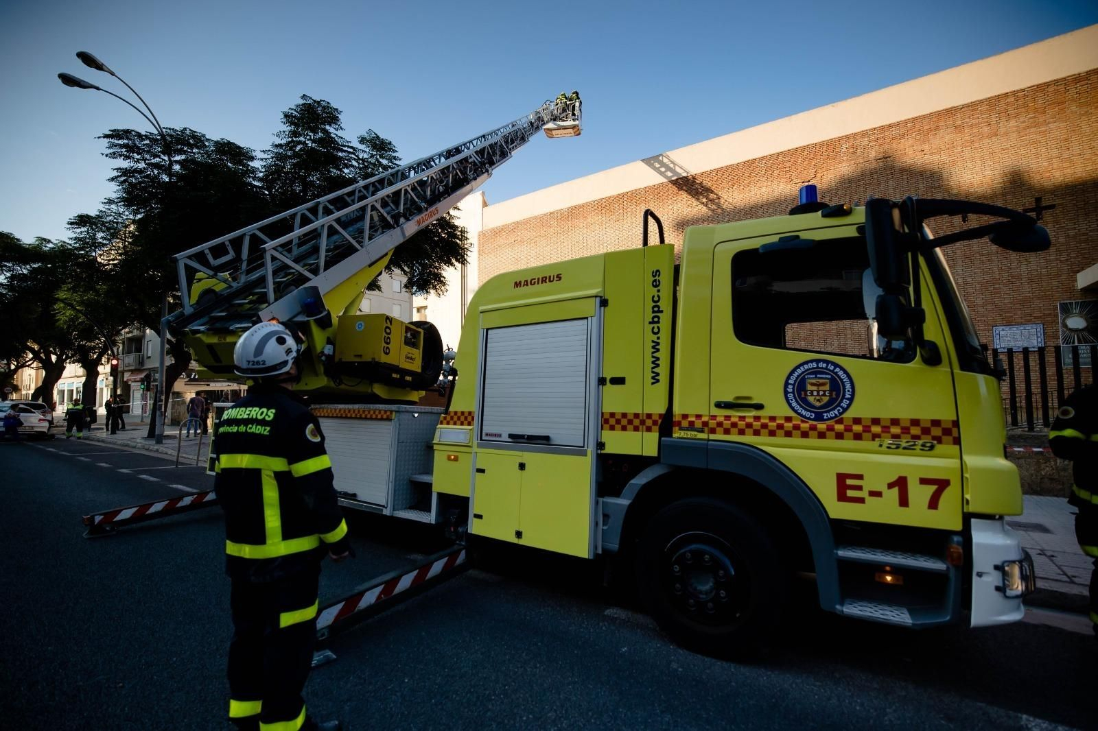 Así ha quedado el techo de la iglesia de Las Esclavas de Cádiz.