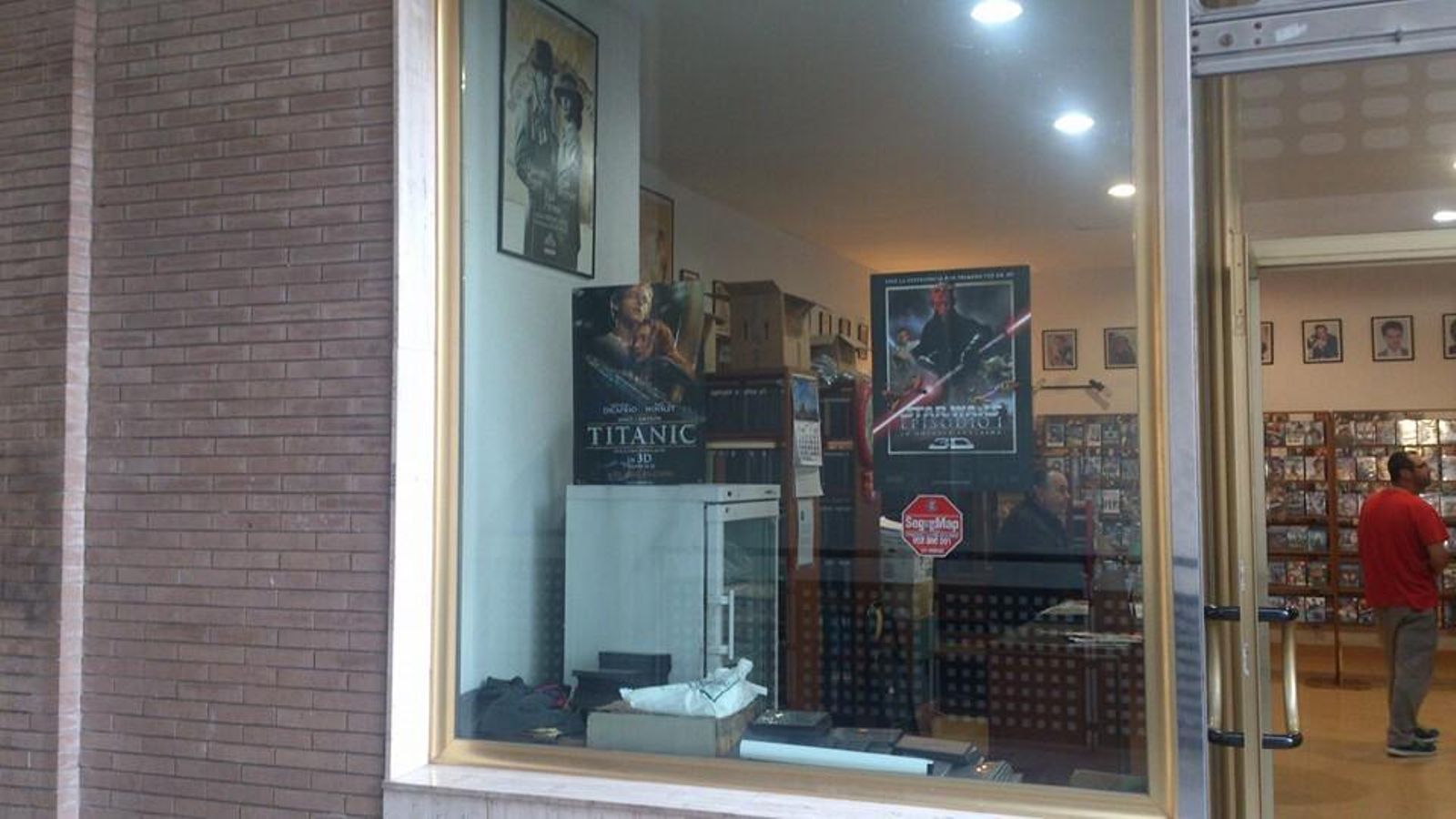 Escaparate del videoclub Rambo en 2015