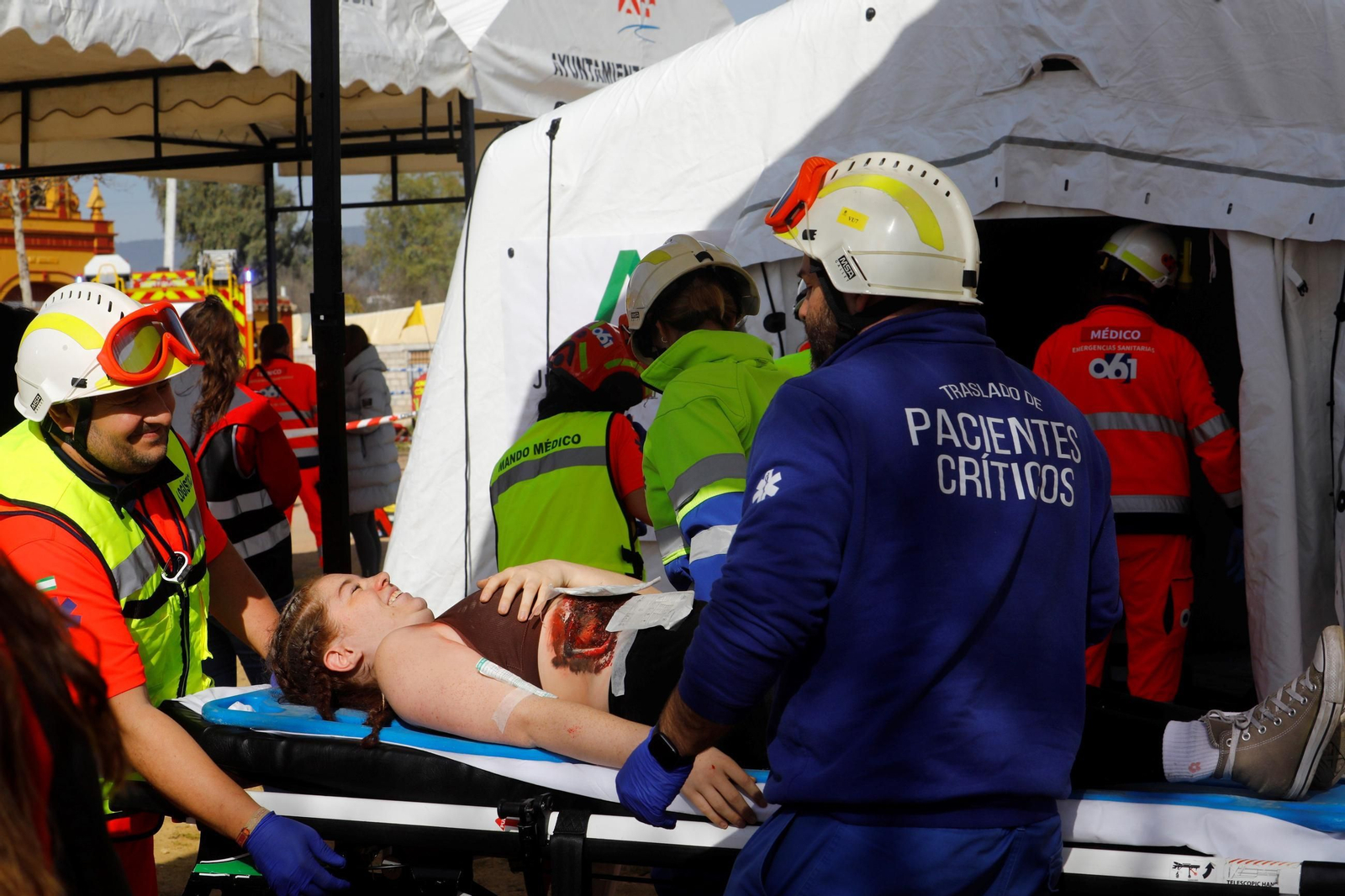 El simulacro de actuación ante una explosión en la Feria de Córdoba, en imágenes