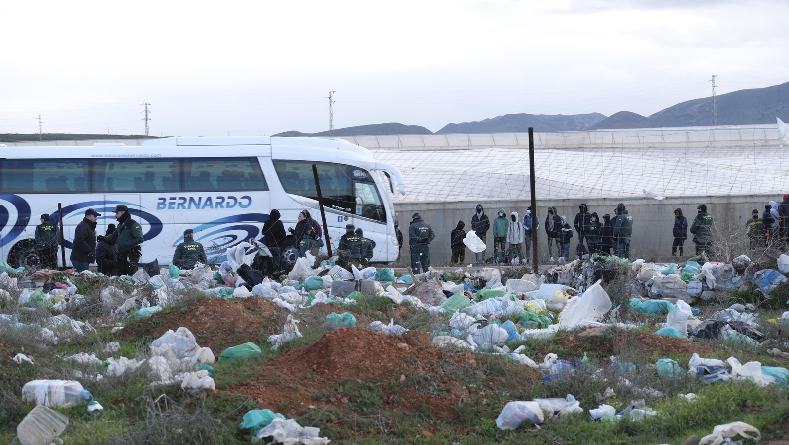 Imágenes del desalojo del asentamiento chabolista 'El Walili', en Níjar