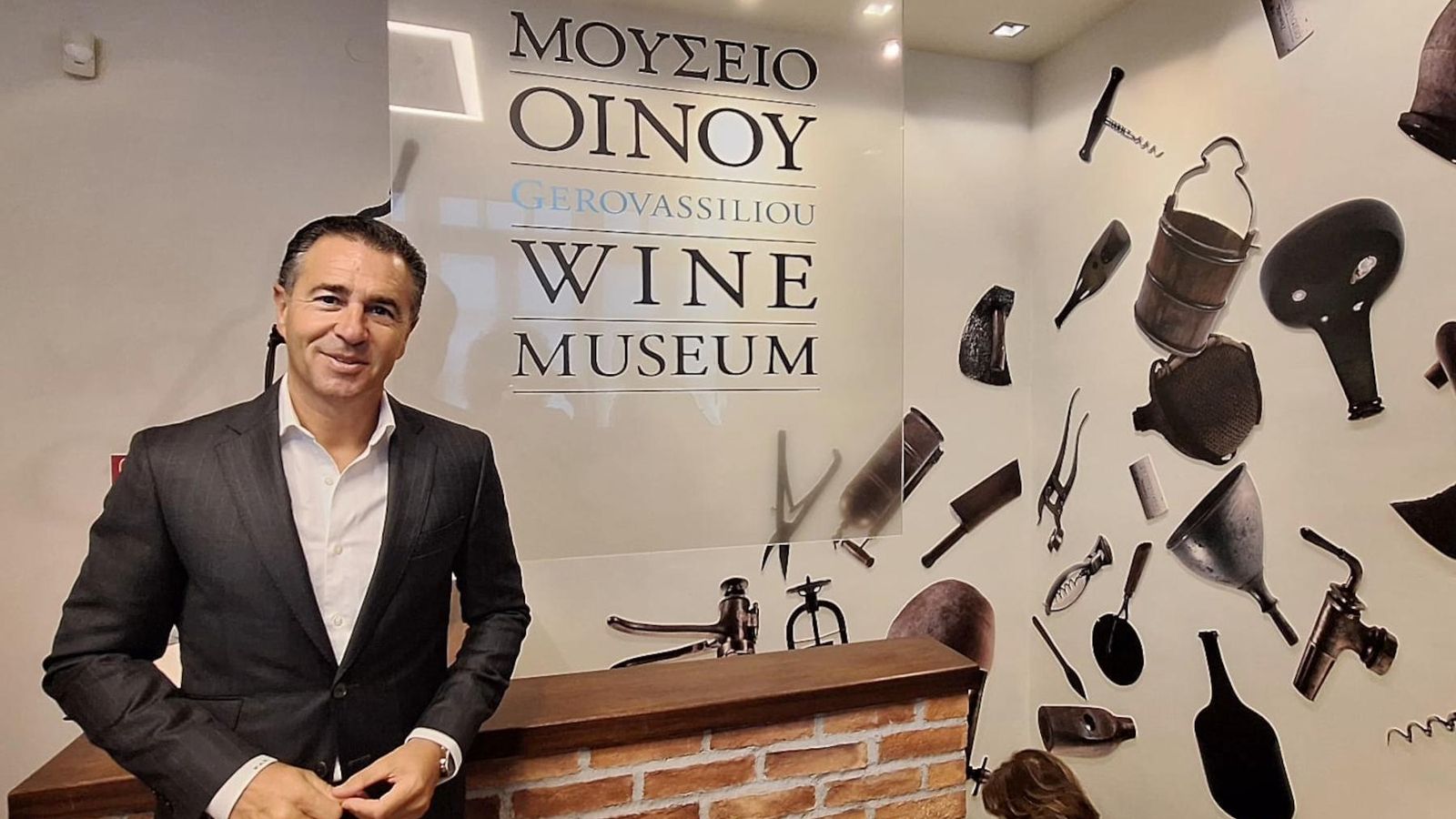 Felipe Arias durante la visita a bodega y museo.