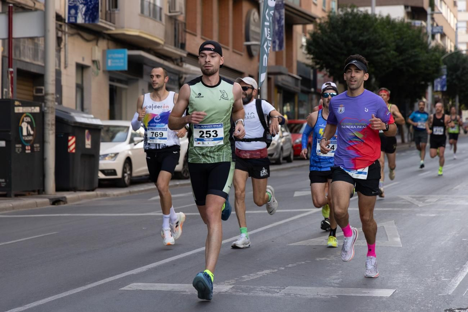 En imágenes: multitudinaria e histórica XXIX Media Maratón 'Ciudad de Jaén' y 10k en memoria de Paco Manzaneda (2)