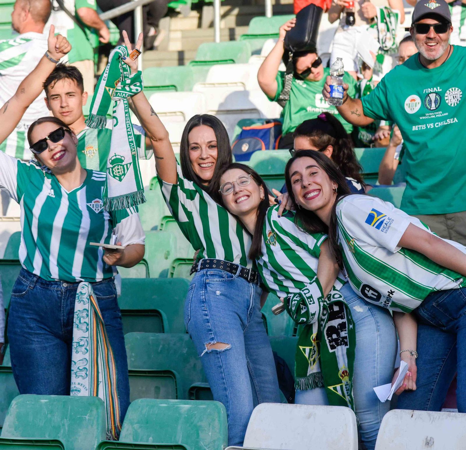 Las fotos de la afición del Betis en el Villamarín