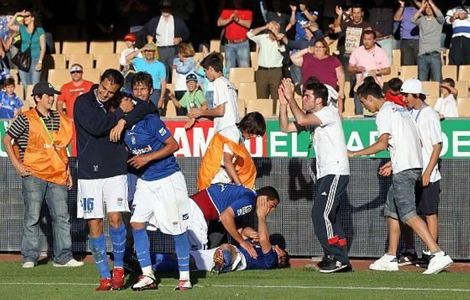 Explosión de alegría en Chapín gracias al tanto de Bermejo.   Foto: Miguel Angel Gonzalez