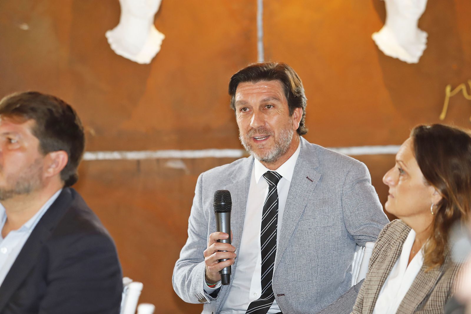 Imágenes del Foro Gerardo Rojas de Huelva Información