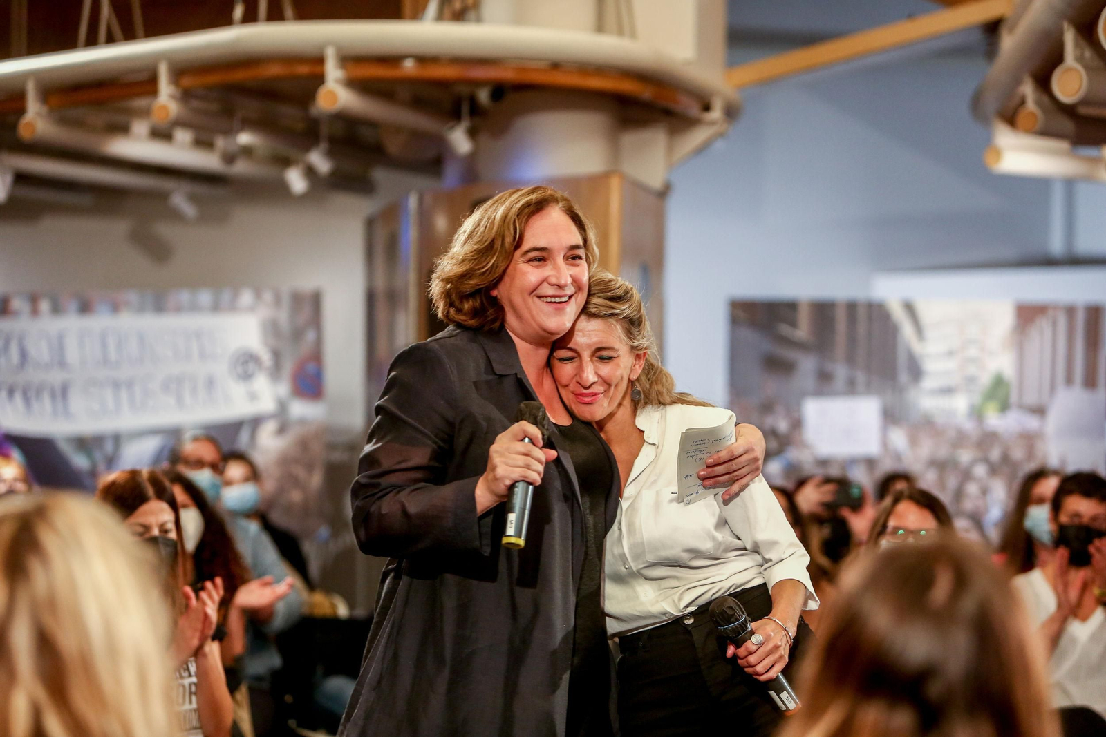 la alcaldesa de Barcelona, Ada Colau, y la vicepresidenta segunda del Gobierno y ministra de Trabajo y Economía Social, Yolanda Díaz.
