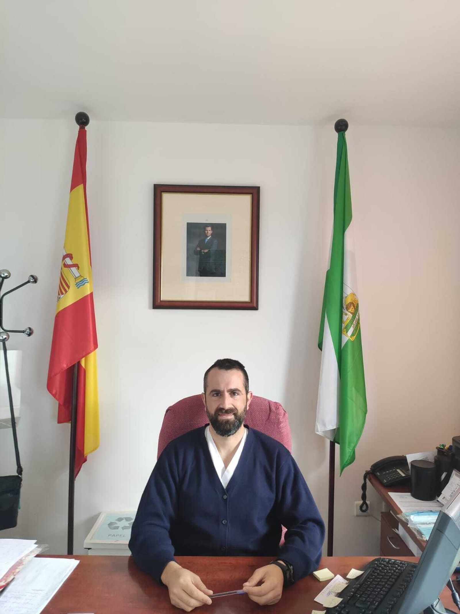 Cesar Rodríguez en su despacho de la residencia