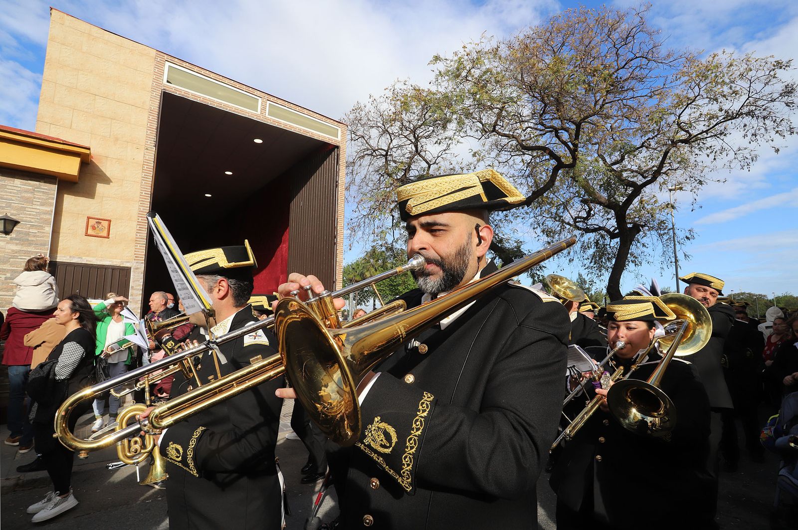 Imágenes de la procesión de La Sentencia por las calles de Huelva