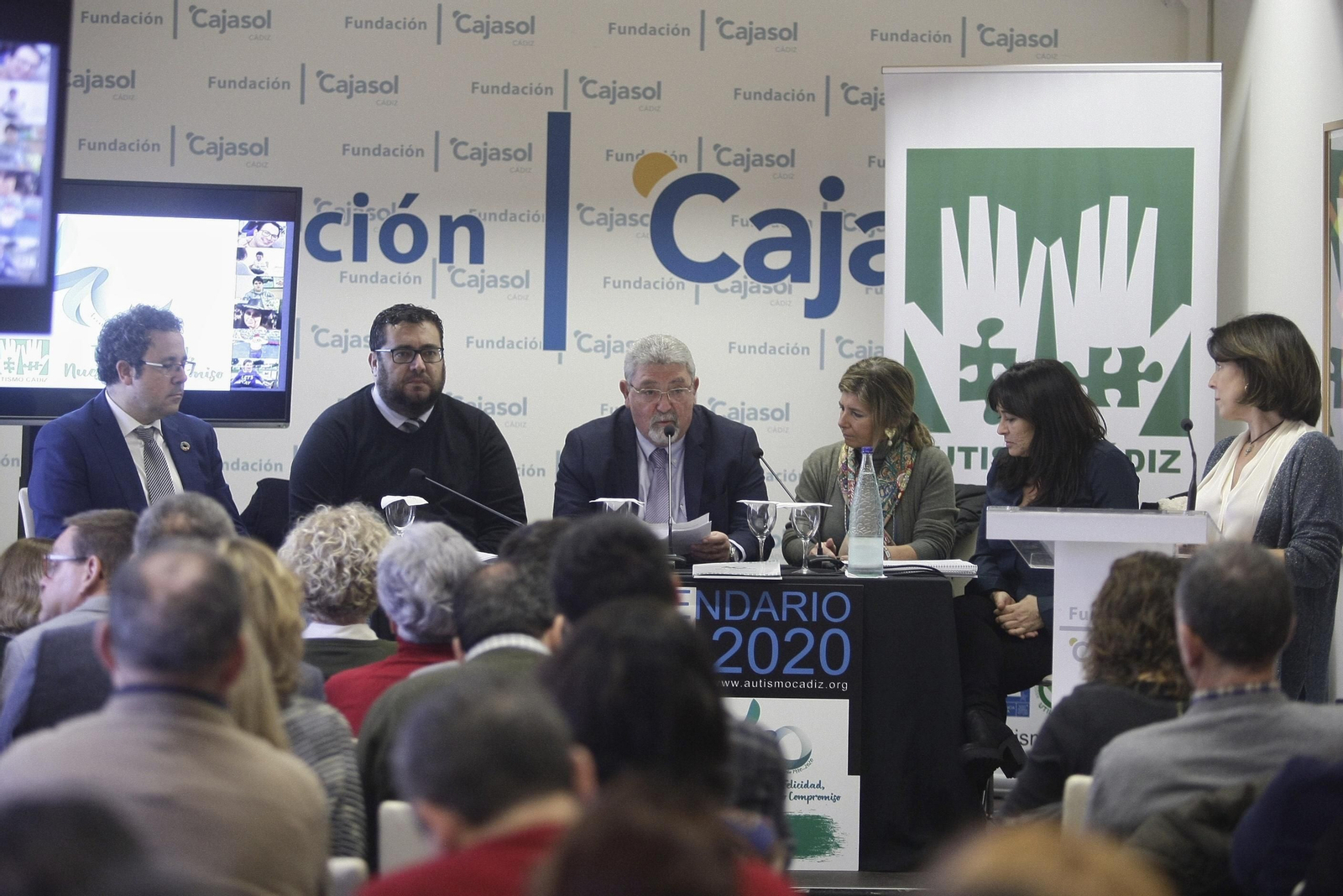 Un instante del acto de presentación de las actividades del 40 aniversario de Autismo Cádiz.