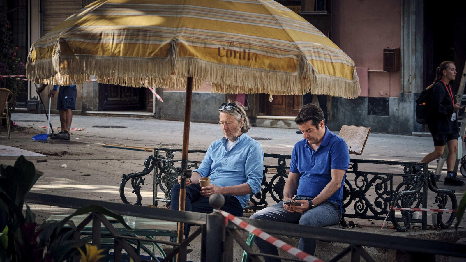 Decorados para el rodaje de la serie de Disney+ con Logan Lerman como protagonista, en  el entorno de la Plaza de Mina.