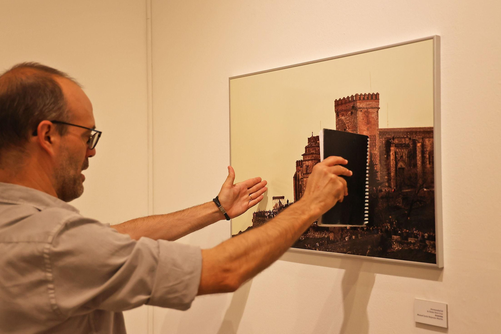 Inauguración de la Exposición de fotografías Huelva, provincia cofrade de Huelva Información en la Diputación de Huelva