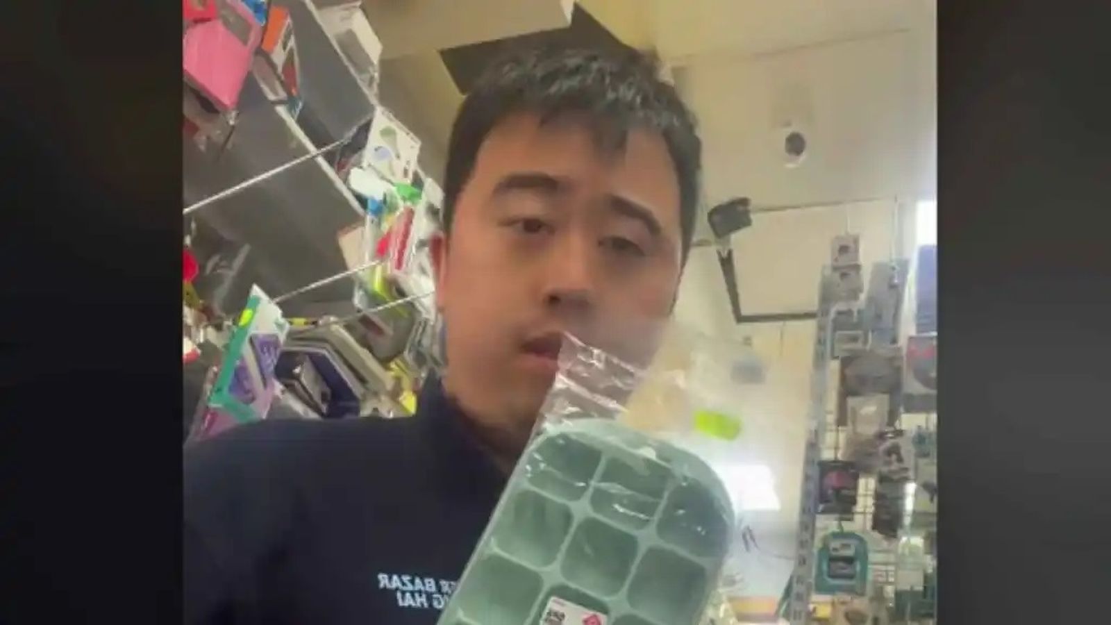 "El chinito de Huelva" revoluciona las redes vendiendo cubiteras de hielo