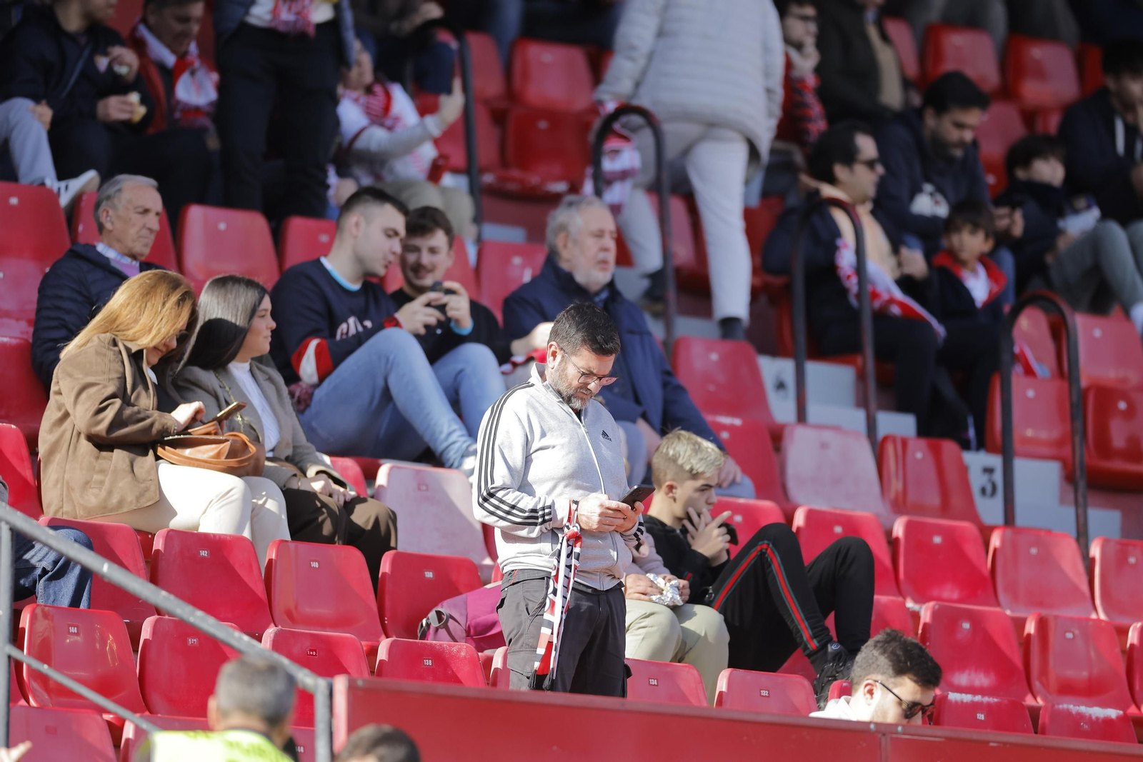 Búscate en las fotos del Sevilla - Oviedo