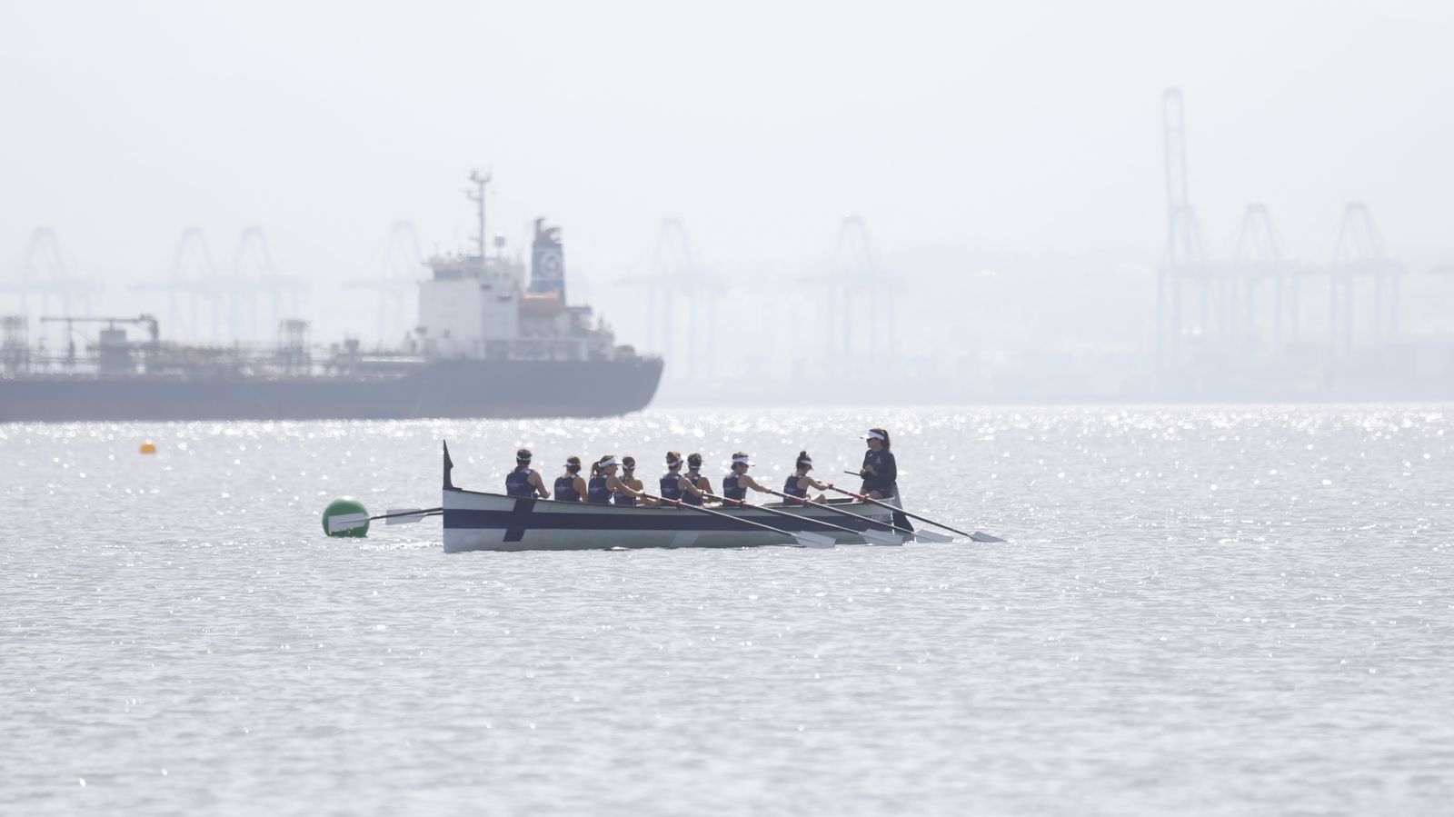 Las fotos de la primera jornada del Campeonato de España de remo en banco fijo LLaut de La Línea