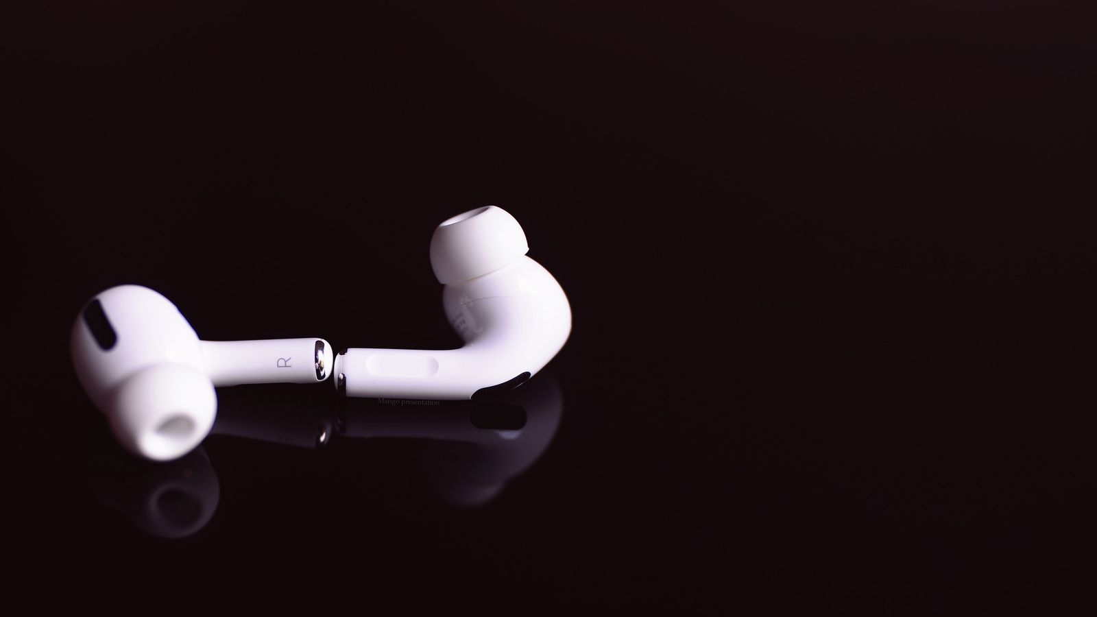 Así es la funda  compatible con tus AirPods disponible en 15 colores