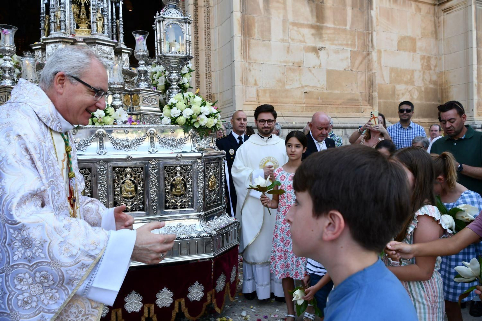 El Santísimo Sacramento llena de esperanza el corazón de los fieles jiennenses, en imágenes