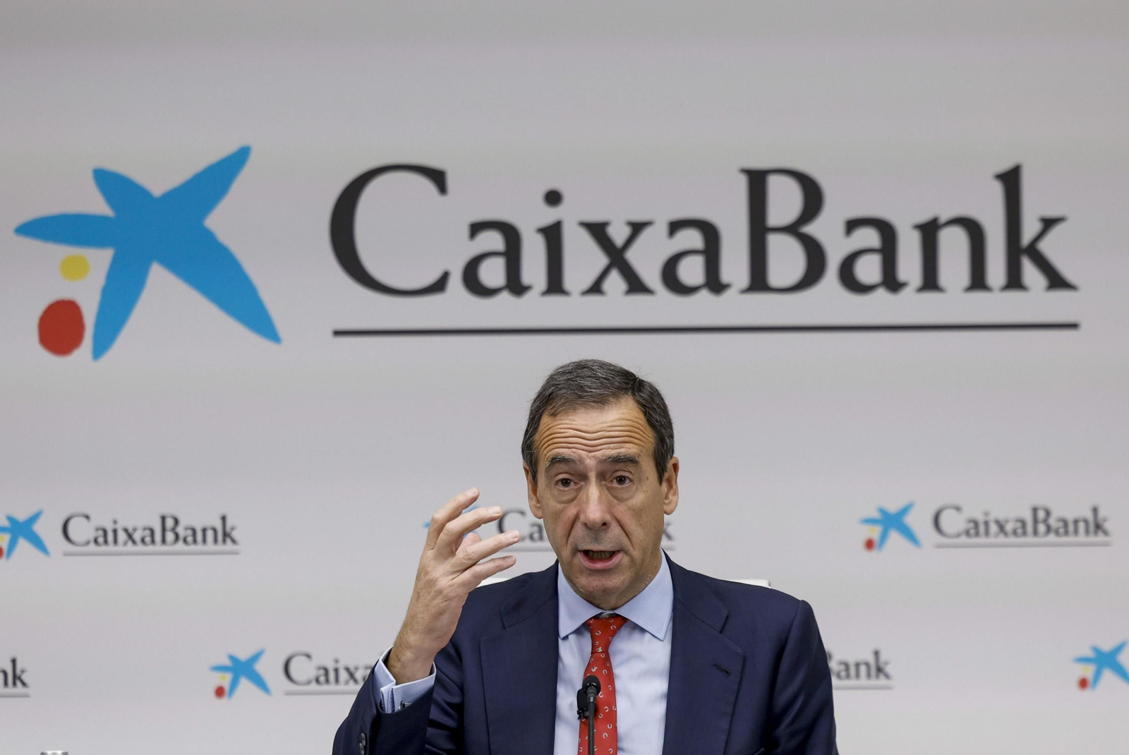 El consejero delegado de CaixaBank, Gonzalo Gortázar, durante la presentación de los resultados de la entidad hasta septiembre.