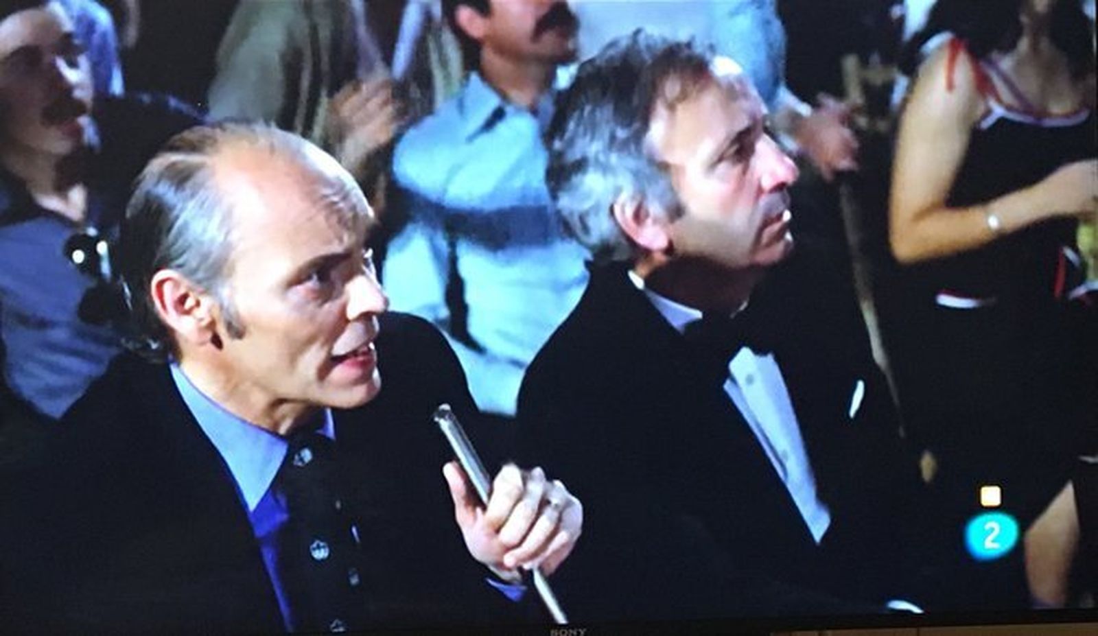 Héctor Quiroga, narrador deportivo pionero en TVE, en una película de humor, 'Yo hice a Roque III'