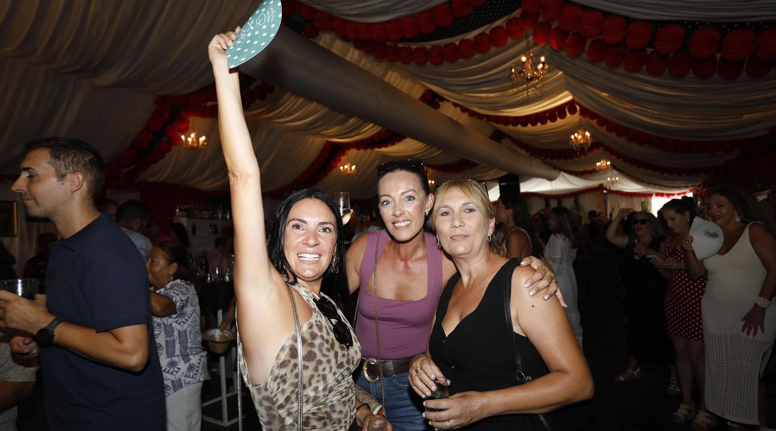 Búscate en las fotos del Día de la Mujer en la Feria de Tarifa