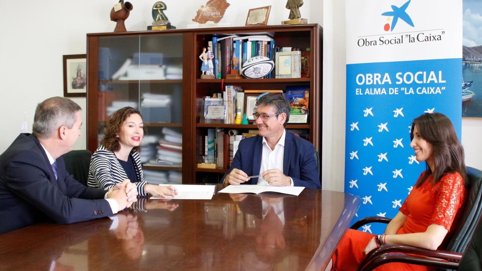 Reunión mantenida en el Ayuntamiento y el grupo social La Caixa.