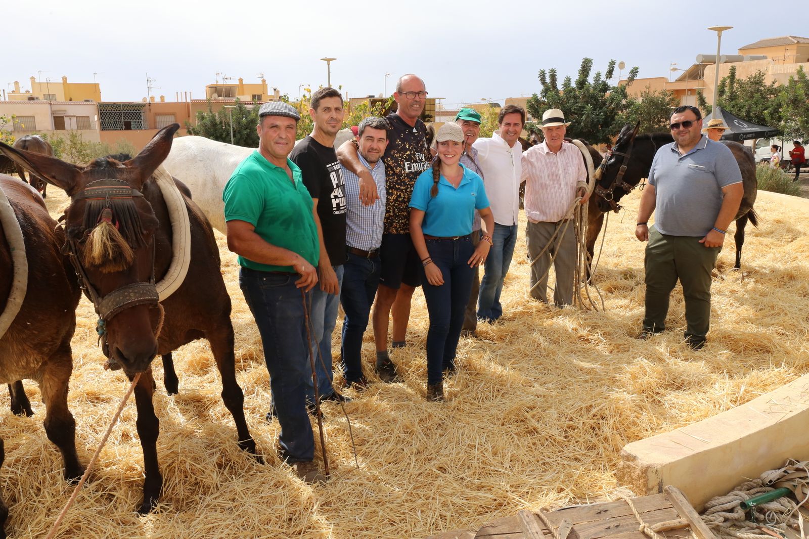 Representantes municipales y vecinos de Santa María del Águila.