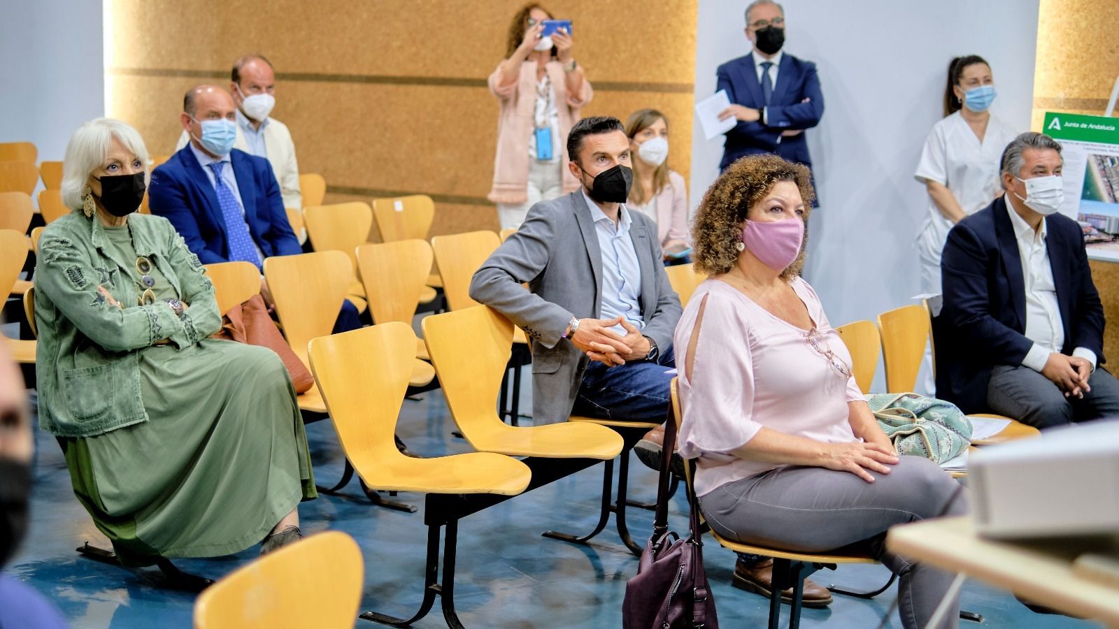 Teófila Martínez, Juancho Ortiz, Martín Vila, Eva Tubío e Ignacio Romaní, en el acto de presentación de la promoción de viviendas de Matadero.