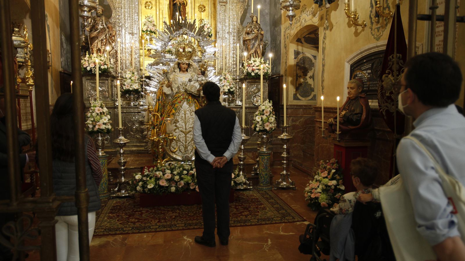 La Virgen de la Alegría expuesta a la veneración de los fieles.