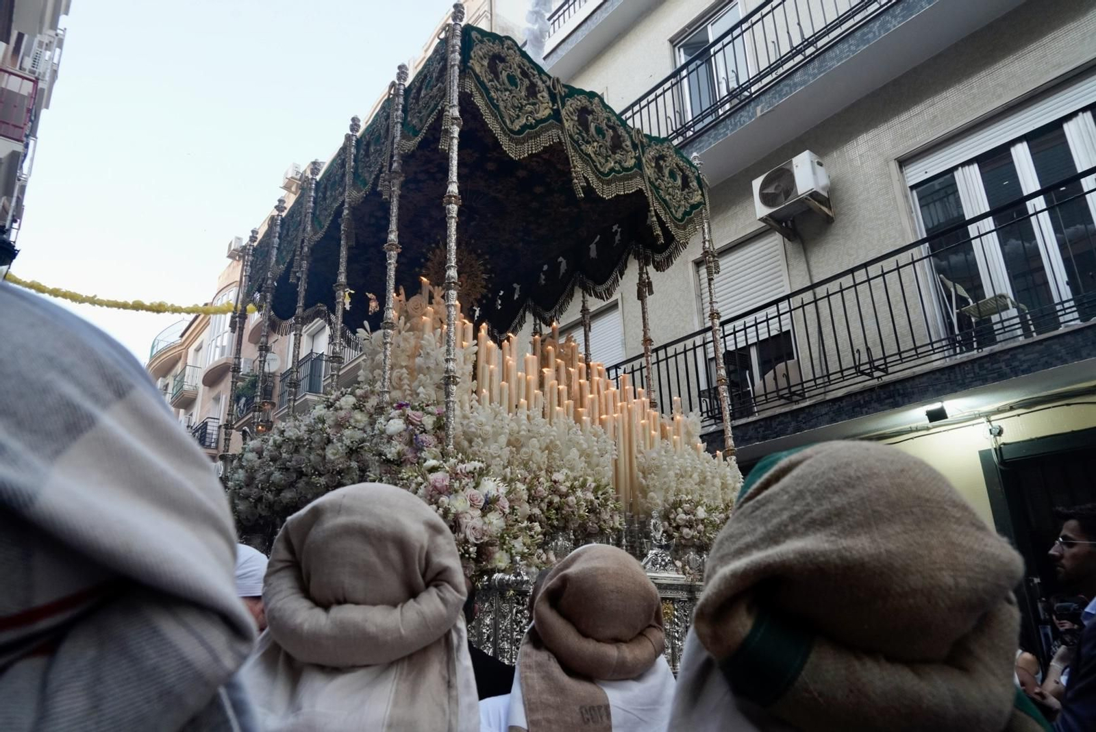 Imágenes de la procesión extraordinaria de la Virgen de la Esperanza por las calles de Huelva