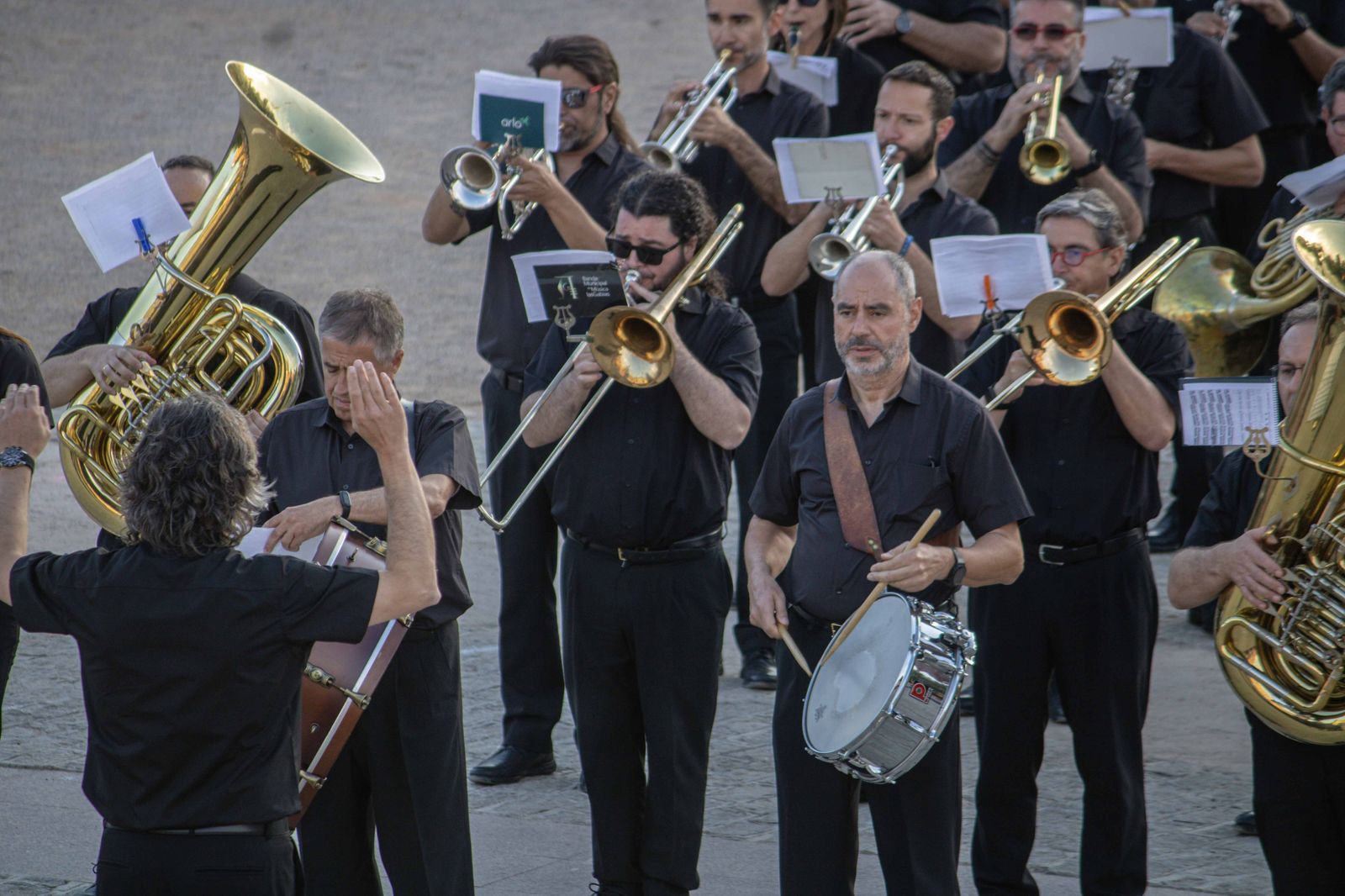 Las bandas de música se lucen antes del Día de las Fuerzas Armadas en Granada