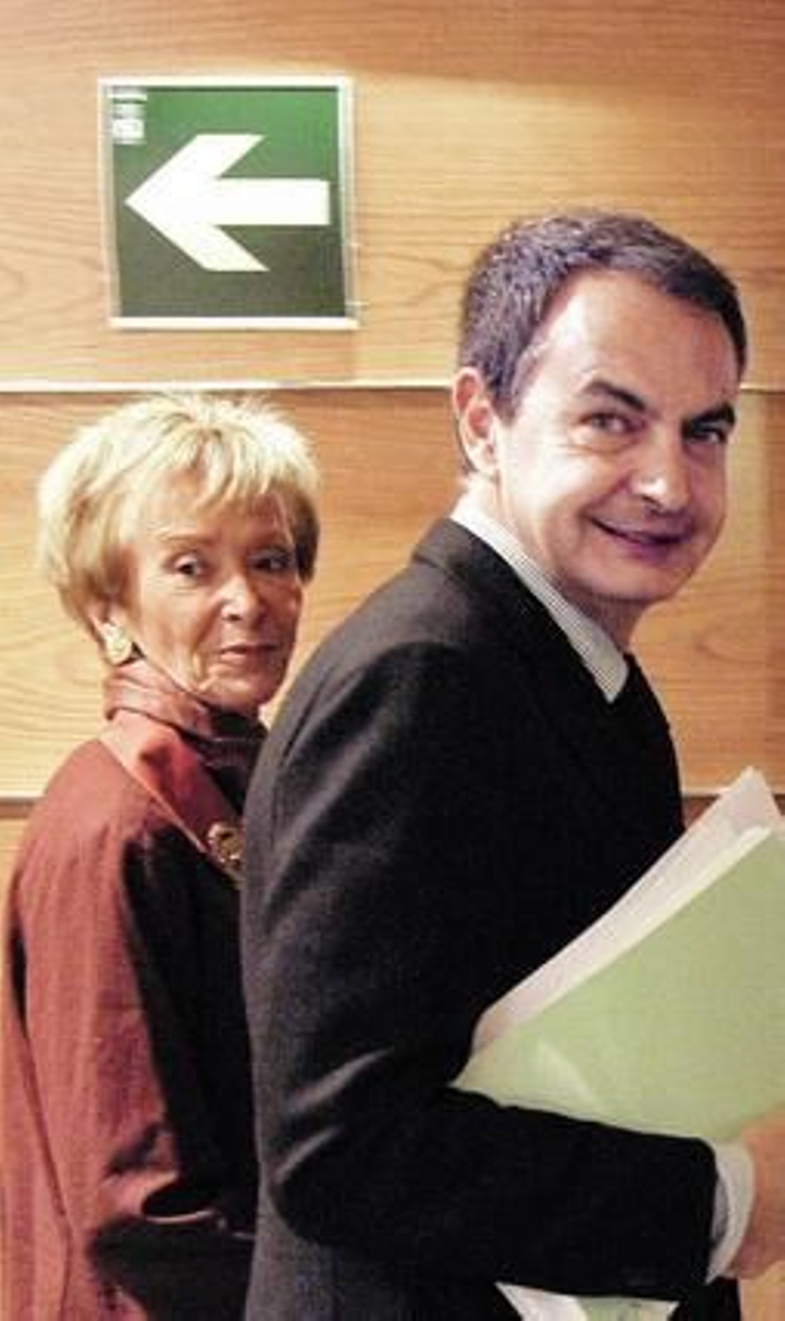 17 de diciembre de 2008: Zapatero junto a la vicepresidenta Fernández de la Vega, una de las figuras clave durante gran parte de sus ocho años de Gobierno.

Foto: AFP