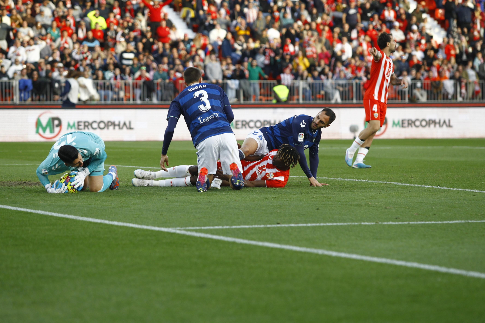 Imágenes del partido de fútbol U.D. Almería-Real Betis Balompié