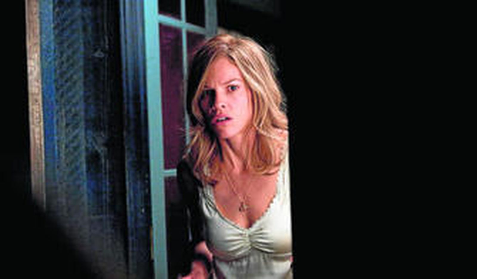 Hillary Swank cumple con solvencia en este flojo título de la productora Hammer.