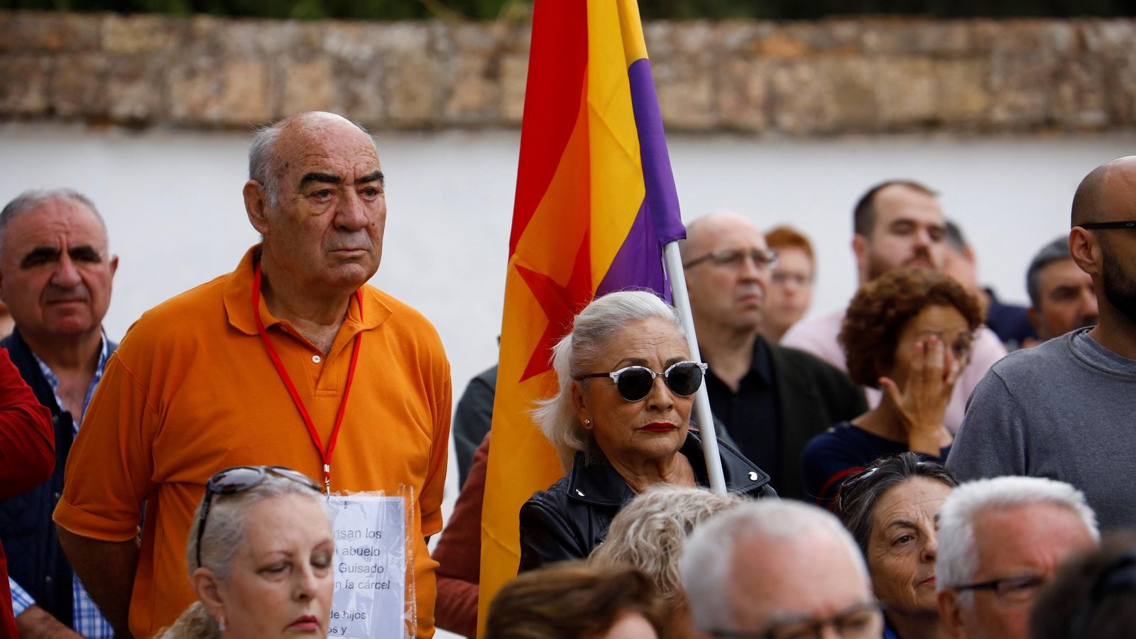 José López Tejero, de naranja, durante el acto de Dejadnos Llorar. José López Tejero, de naranja, durante el acto de Dejadnos Llorar.