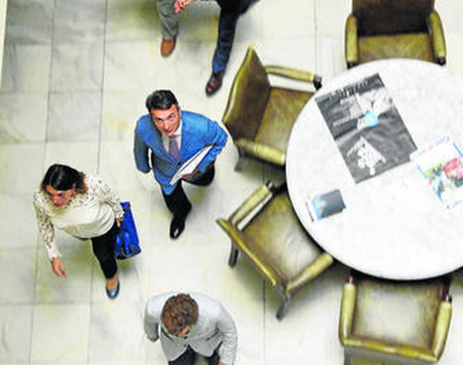 La consejera de Fomento y Vivienda y el rector de la UCA, ayer a su llegada a la sede del Rectorado.