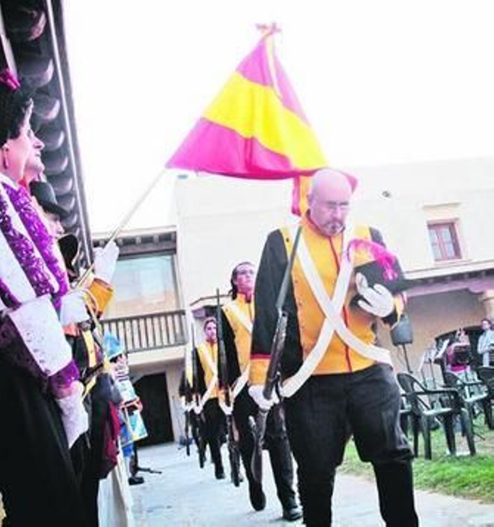 Un momento del acto de jura de bandera de los voluntarios.