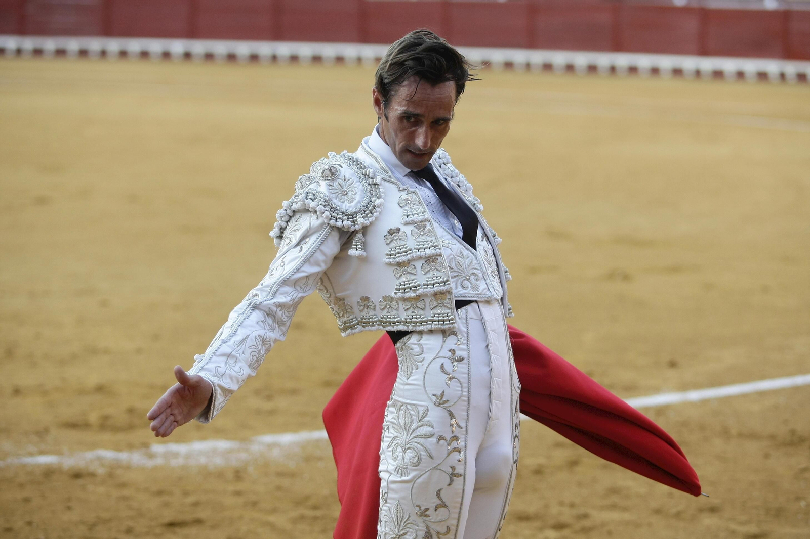 Las imágenes de la corrida de toros en El Puerto con Escribano, Morilla y Pinar