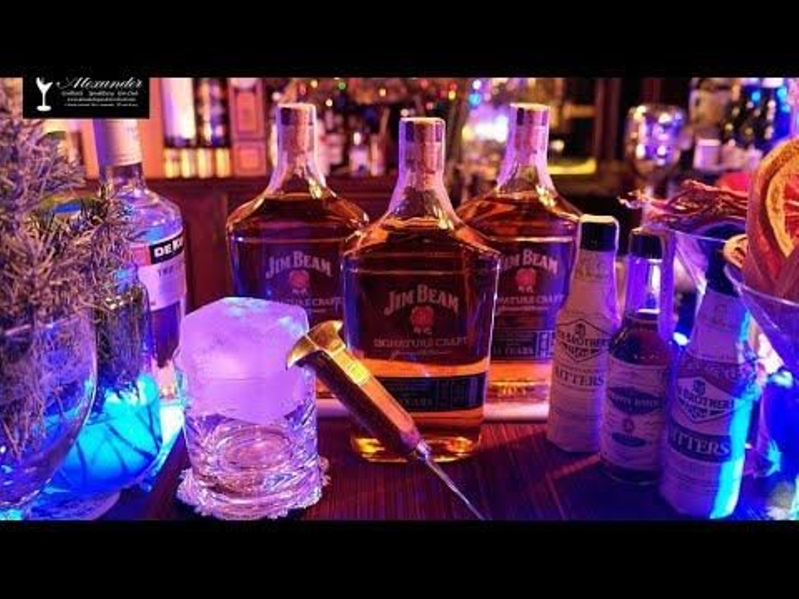 Alexander Cocktail Club, un establecimiento único en su categoría con 50 años de historia