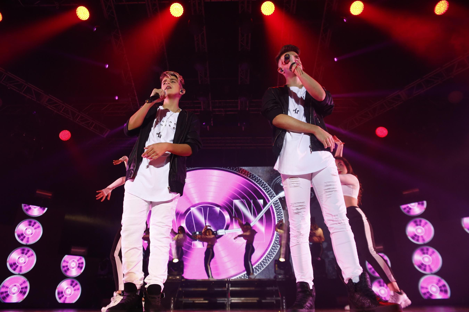 El concierto de Adexe y Nau, en imágenes