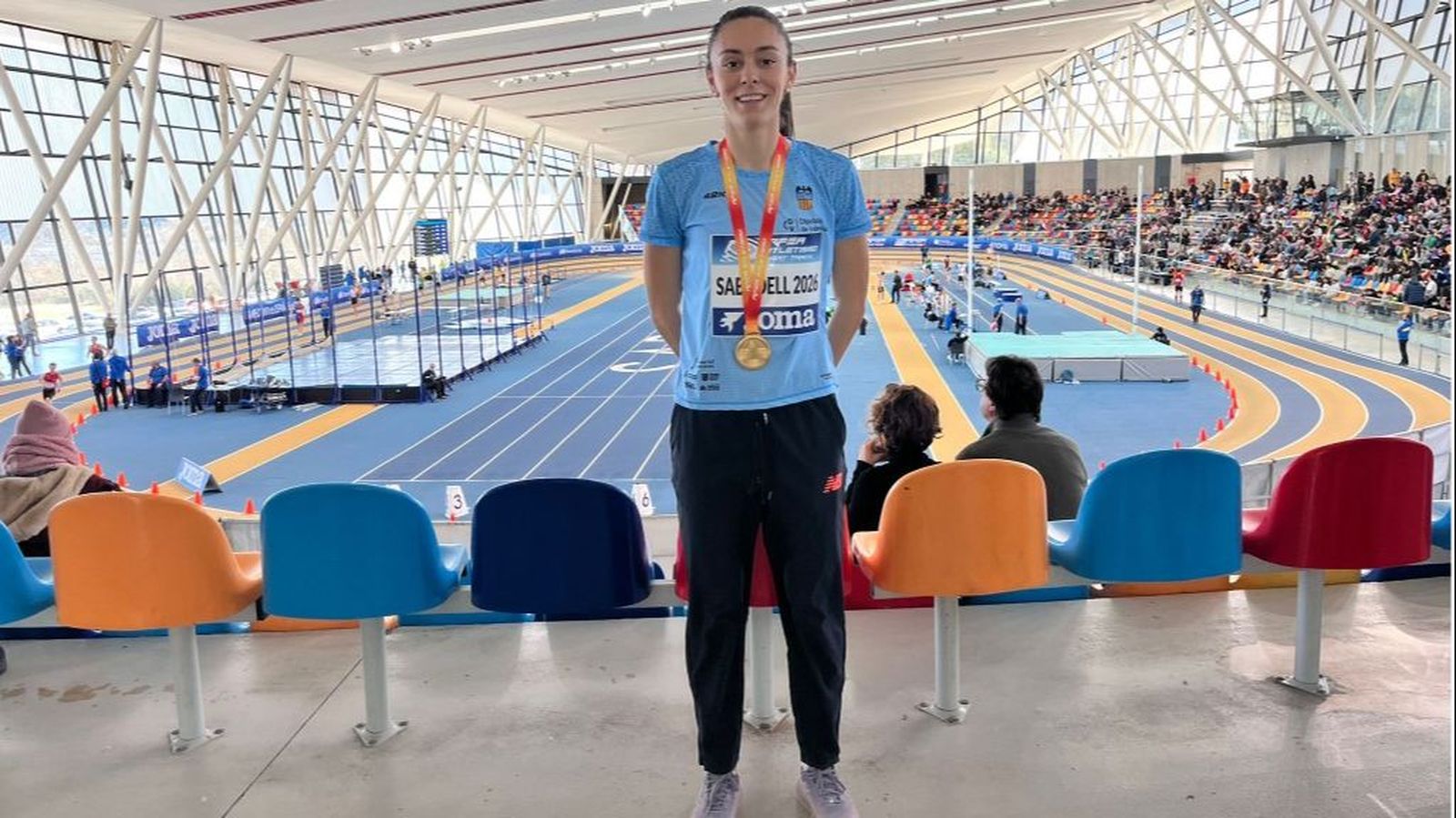Ana Prieto, con su medalla de oro en Sabadell, este domingo