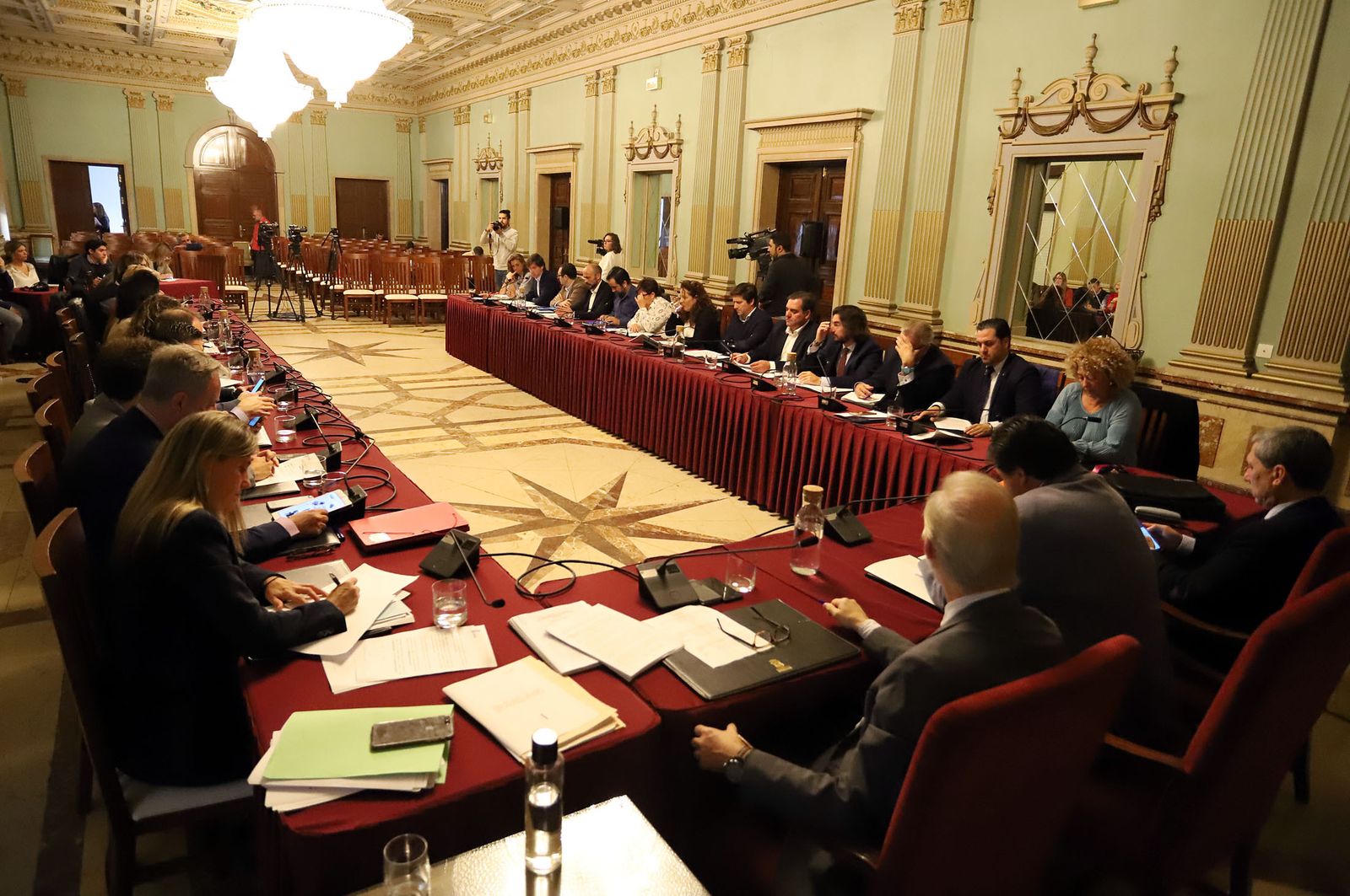 Imágenes del pleno celebrado en el Ayuntamiento de Huelva