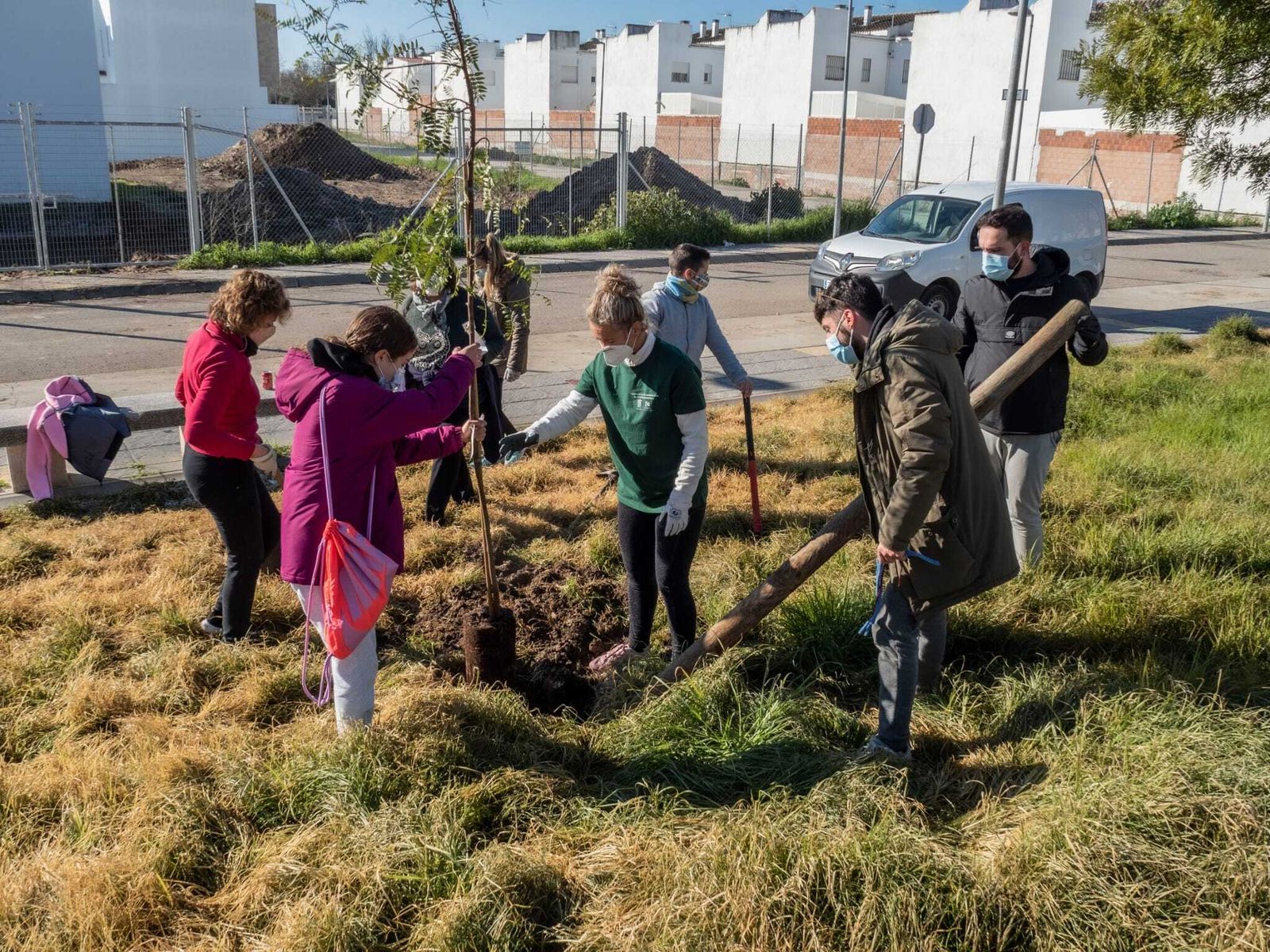 El Carpio planta 54 árboles con la actividad Plantamos y Respiramos