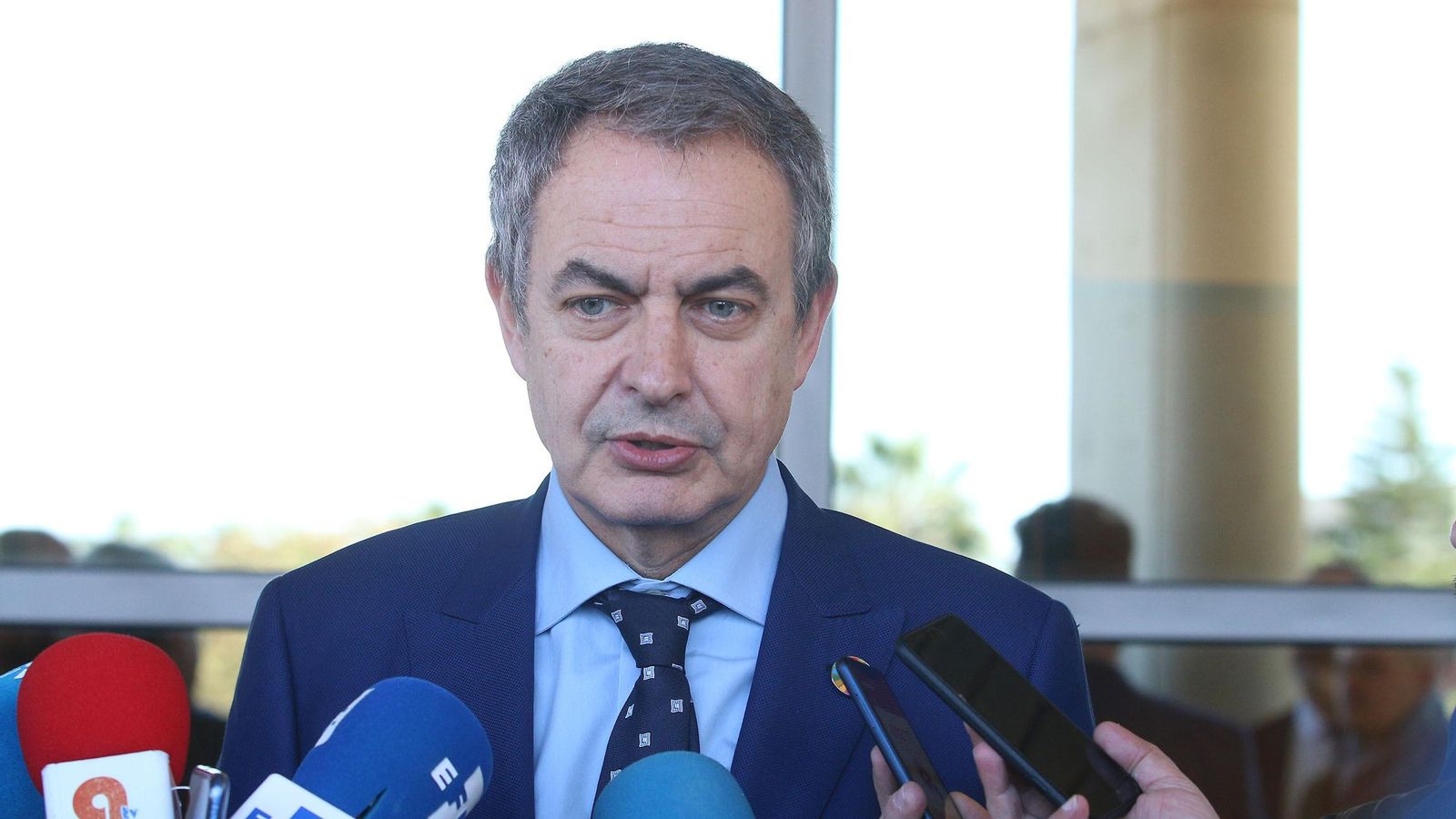 El expresidente José Luis Rodríguez Zapatero antes de participar en la inauguración de la jornada de AMIT.