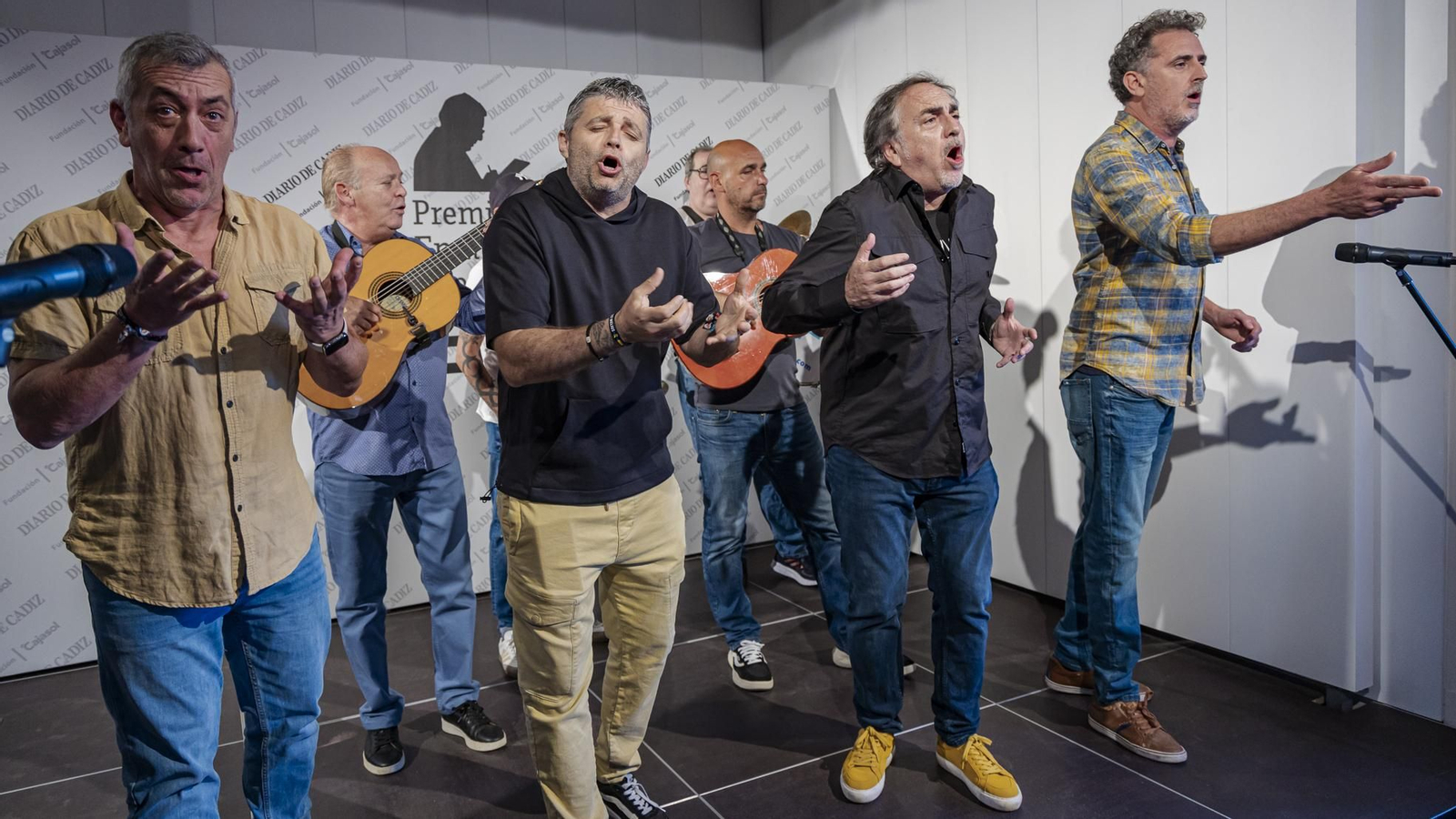 Entrega del  VIII Premio 'Emilio López' a la chirigota de 'El Selu'