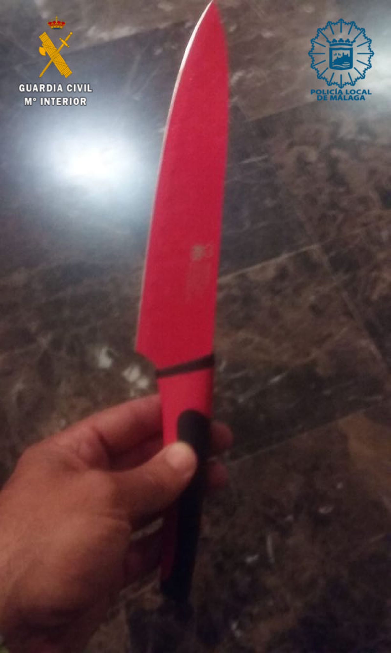 Fotografía del cuchillo intervenido al arrestado