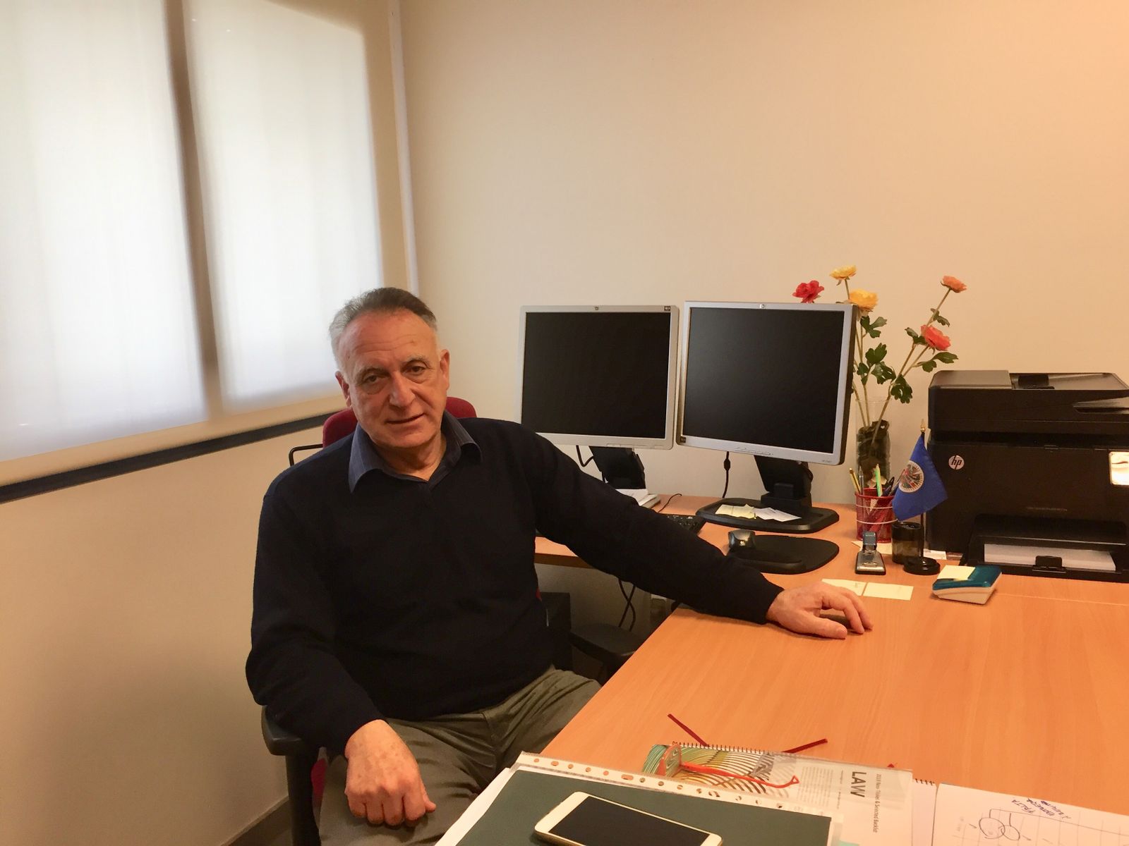 Pablo Antonio Fernández, en su despacho de la Facultad de Derecho