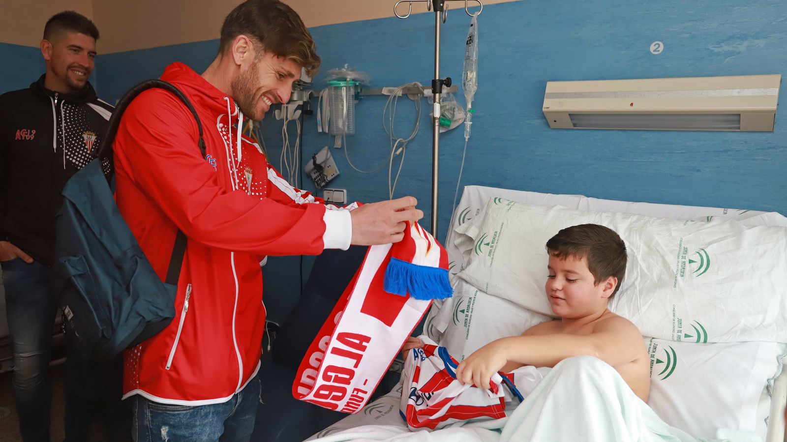 Visita de los jugadores del Algeciras CF al hospital Punta Europa