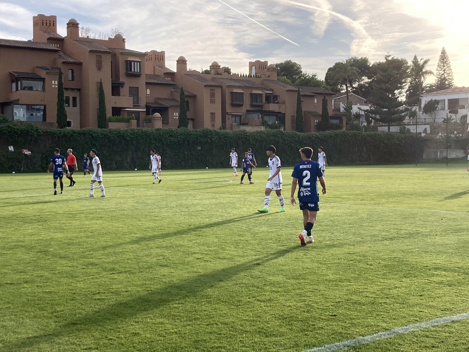 El entrenamiento entre Japón sub-19 y el Algeciras en Atalaya.
