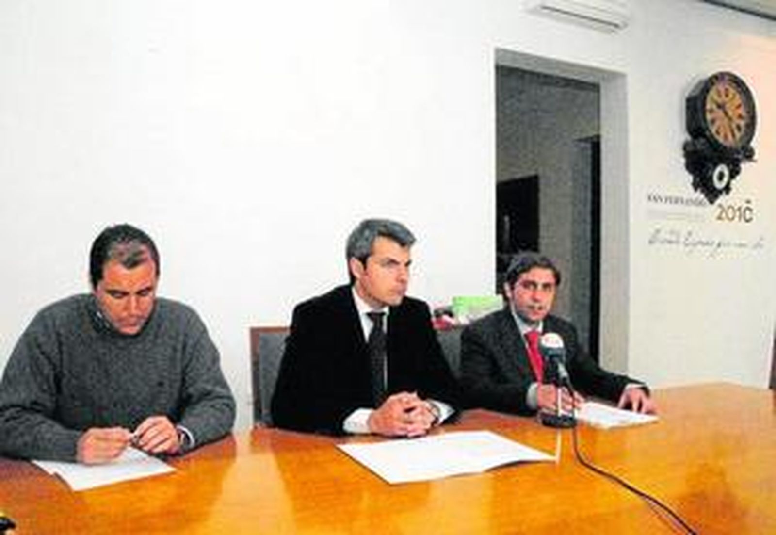 Eduardo Vijande (de i. a d.), Francisco Romero y José Juan Díaz presentan el II ciclo de 'Los Jueves del Museo'.