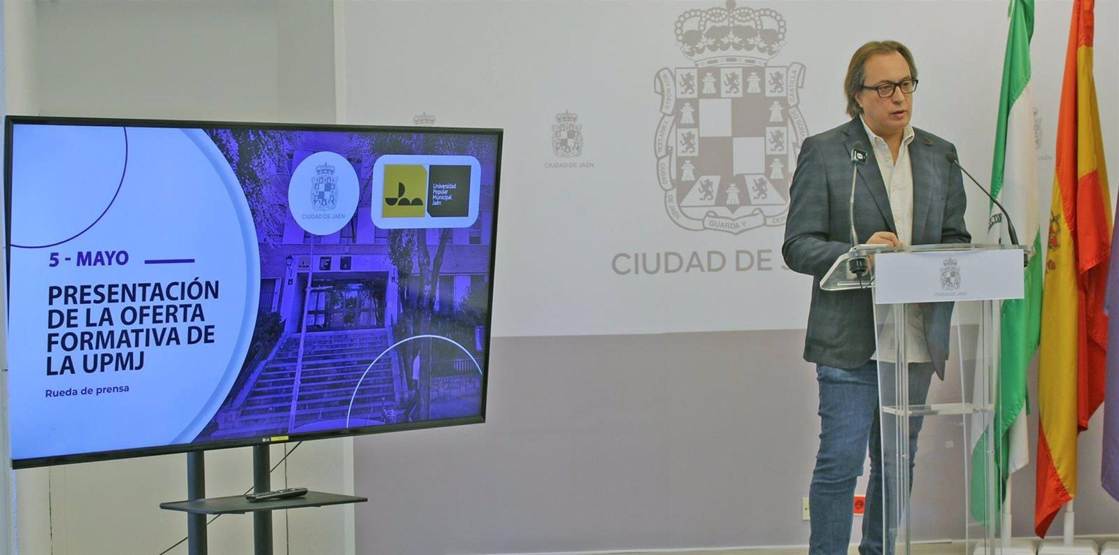 El concejal José Manuel Higueras presentando la programación.