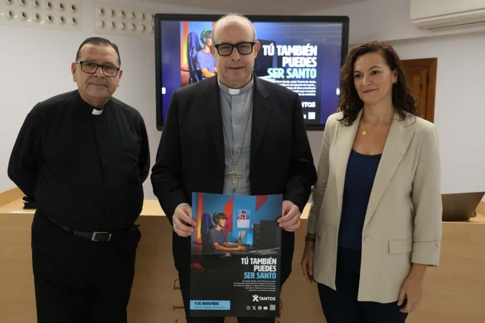 Rafael Carmona, delegado para Asuntos Económicos; José Antonio Satué, obispo de Málaga; y Ana Medina, periodista de la Diócesis, presentan su balance del 2024 en el Día de la Iglesia Diocesana